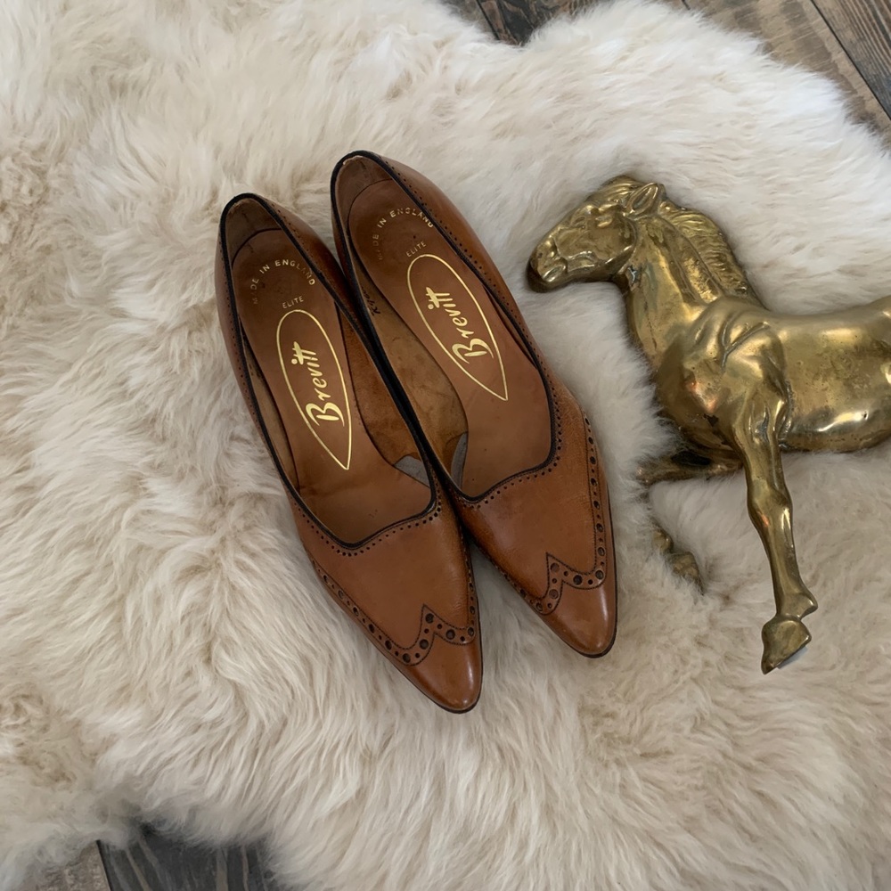 Vintage leather Brevitt Wing Tip heels Sz 8aa